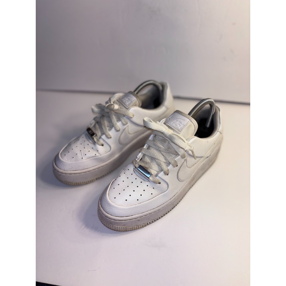 Nike Air Force 1 Sneakers Womens‎ US 9 Sage Low Triple White Lace Up AR5339-100
